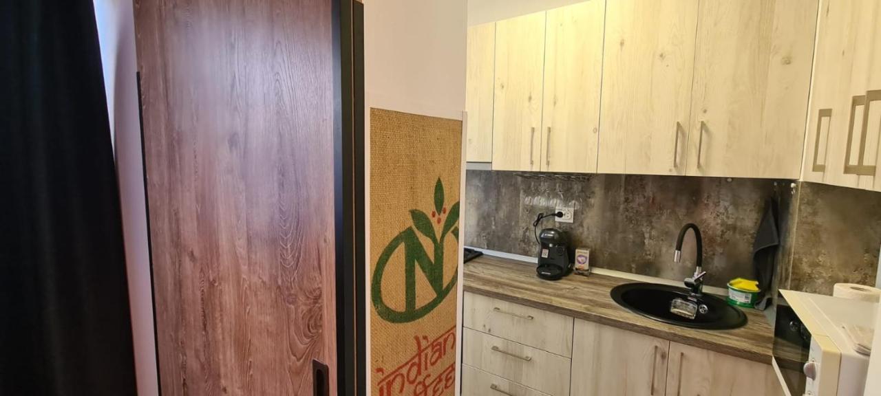 Apartment Tiki's Bar